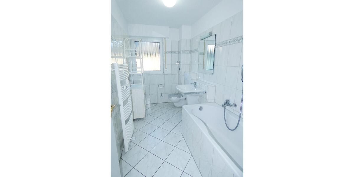 Renovierte 3-Zimmer-Wohnung mit Einbauküche in ruhiger und grüner Lage 3 zimmer