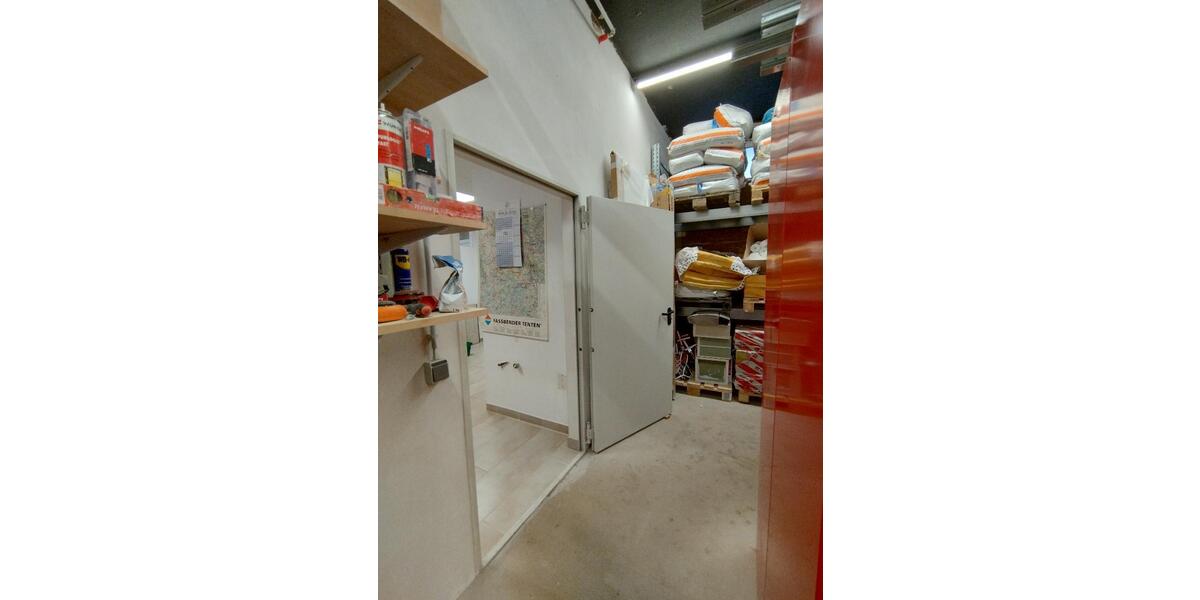 Ideal für Ihren Handwerksbetrieb Hallenfläche mit Büro und 3 Stellplätzen, verkehrsgünstige Lage - Gewerbeobjekt Köln Mülheim | Angebot:19160030