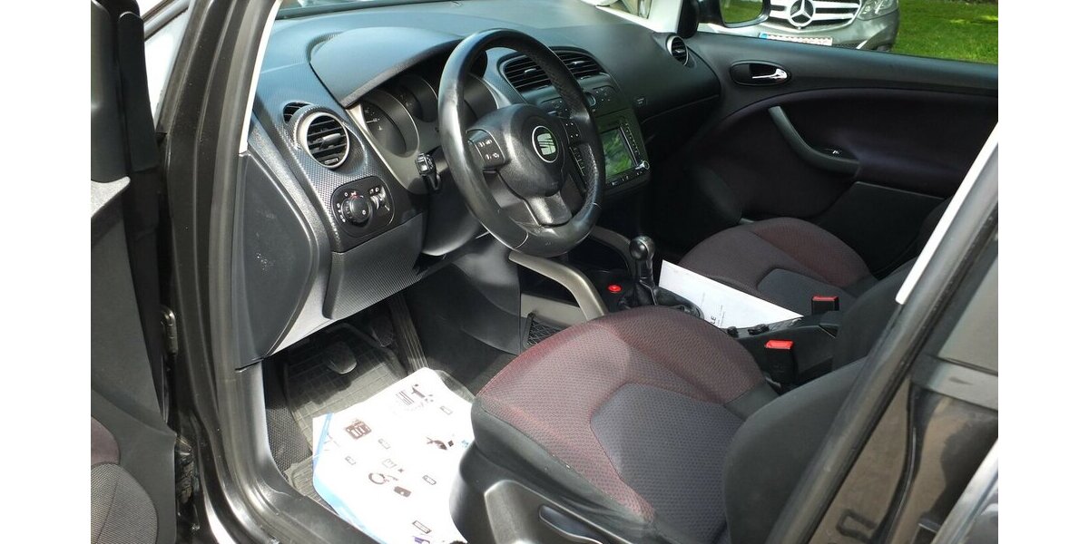 Seat Altea STYLE NAVI AHK PARKPILOT neuer Zahnriemen 162.222 km 4.500 &euro; Köln 50858