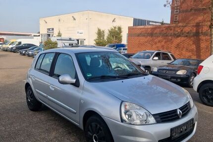 Renault Clio 71.800 km 2.399 &euro; Bonn 53227