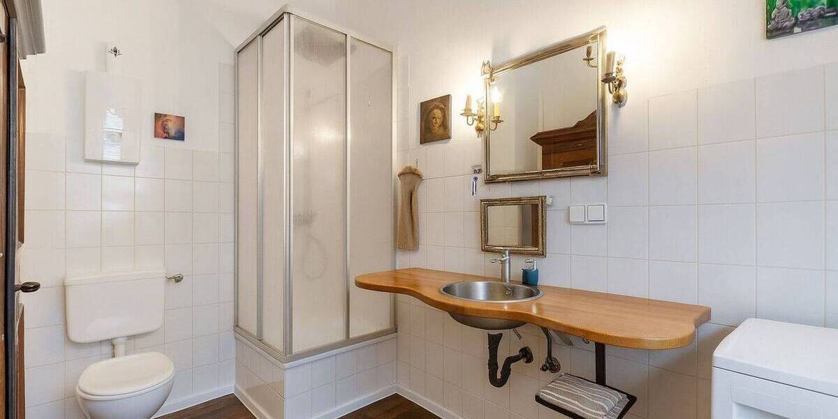 Einmalige Chance! Liebevoll saniertes Denkmal-Mehrfamilienhaus mit genehmigtem Bauprojekt im Garten 1 zimmer