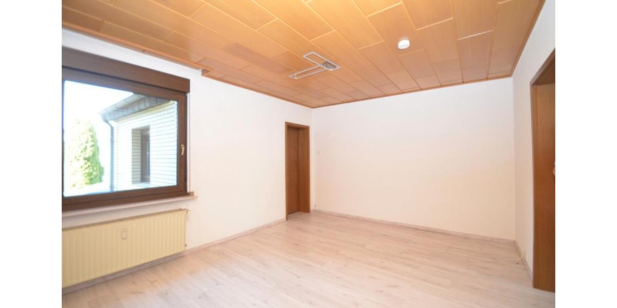 Etagenwohnung Brühl - 3 Zimmer, 65 m&sup2;, 600&euro; | Angebot:26279258