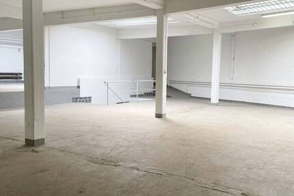 HalleKreativfläche mit Büro und Lagerkeller, Hintergebäude, LieferzufahrtTor, provisionsfrei