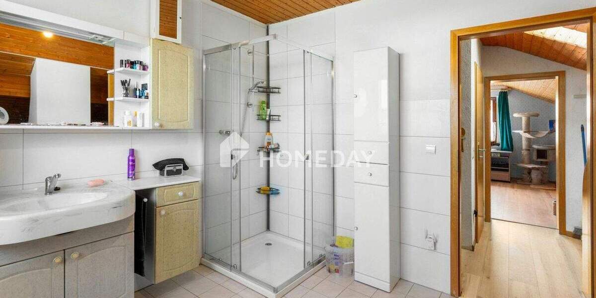 Modernisiertes Einfamilienhaus mit separater Einliegerwohnung und großem Grundstück 7 zimmer