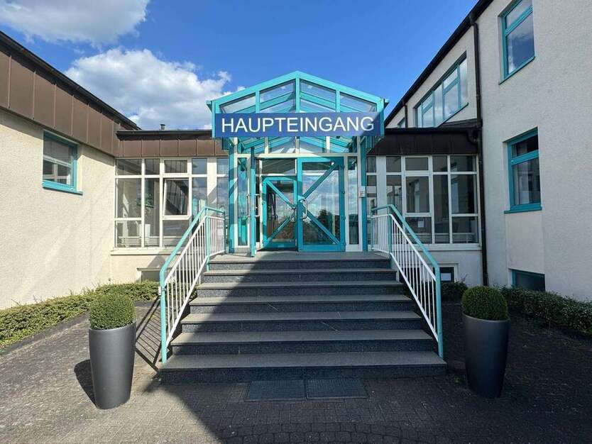 Halle in Bonn - Holzlar 536 € 77 m²