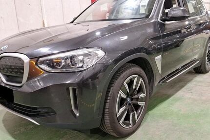 BMW iX3 118.303 km 28.900 € Düsseldorf 40597