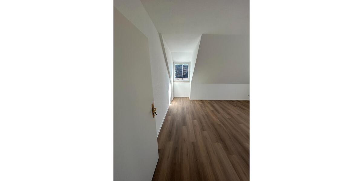 Dachgeschoßwohnung Solingen Ohligs - 3 Zimmer, 90 m&sup2;, 855&euro; | Angebot:26292984