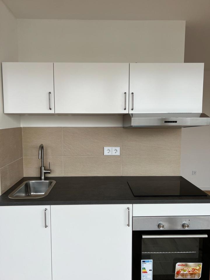 Helles Apartment im Dachgeschoss mit großem Balkon in Raderthal zimmer