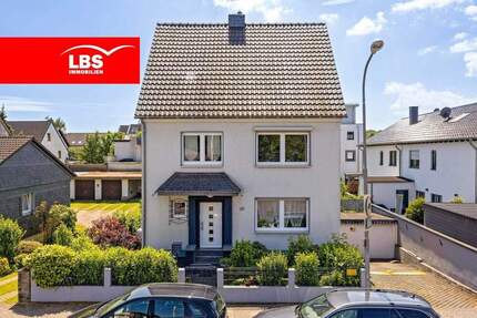 Sehr gepflegtes Dreifamilienhaus mit schönem Garten 6 zimmer