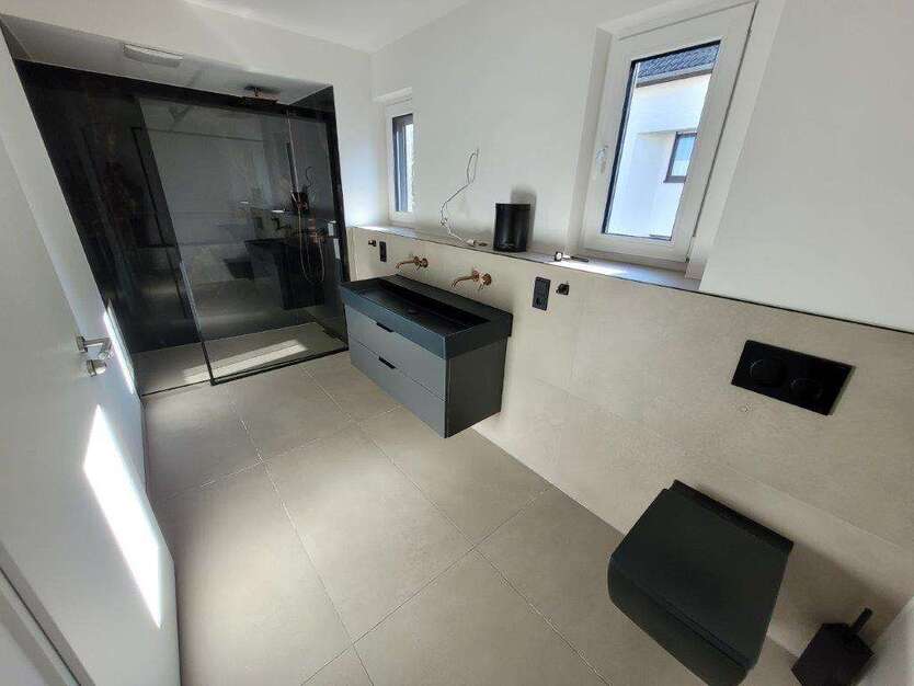 Haus zum Mieten in Leverkusen 2.300 € 145.93 m² 5 zimmer