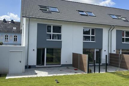 Haus Langenfeld (Rheinland) - 5 Zimmer, 137 m&sup2;, 2.425&euro; | Angebot:25648289