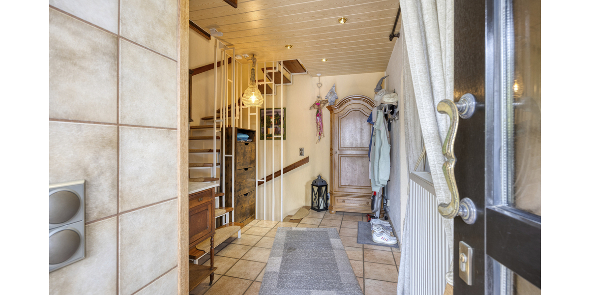 Top gepflegtes Reihenmittelhaus mit gemütlichem Garten, Terrasse und Garage in beliebter Wohnlage - Reihenmittelhaus Pulheim / Brauweiler Brauweiler | Angebot:27285366