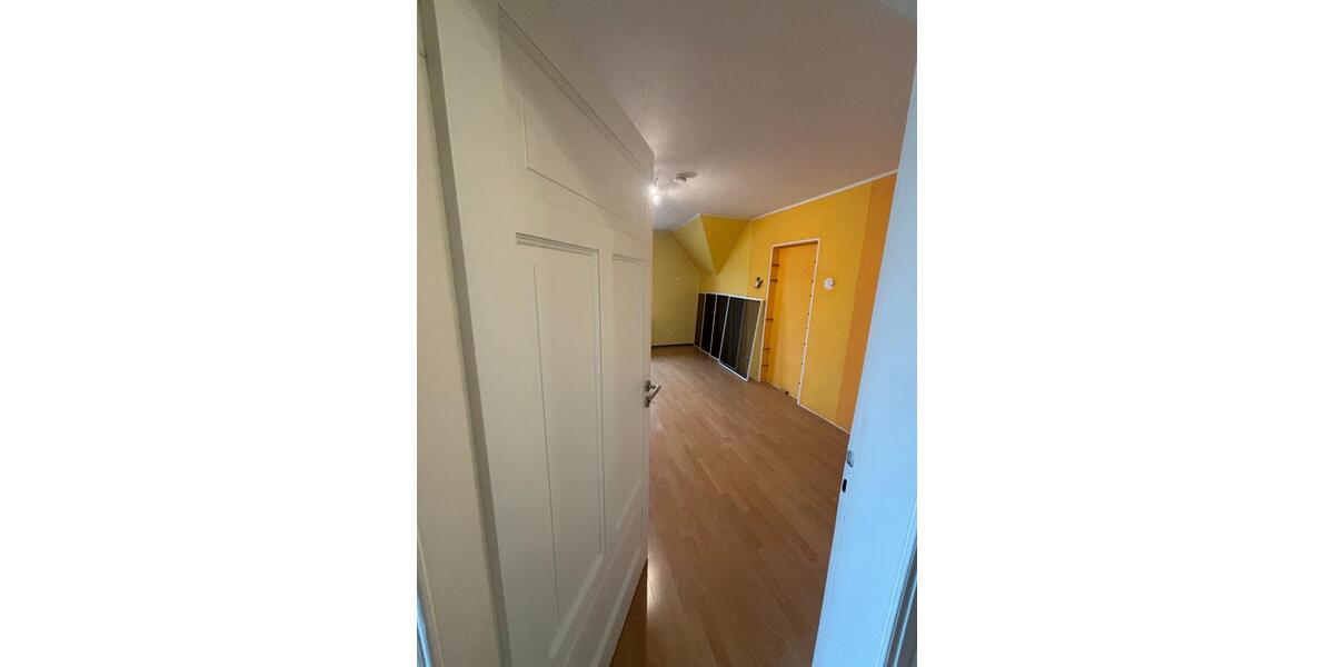 Etagenwohnung Solingen Central - 4 Zimmer, 110 m&sup2;, 1.290&euro; | Angebot:25766915