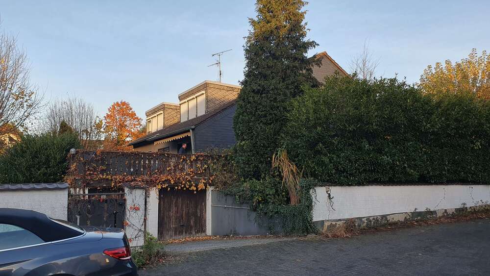 Haus zum Kaufen in Bergisch Gladbach 650.000 € 220 m² 7 zimmer