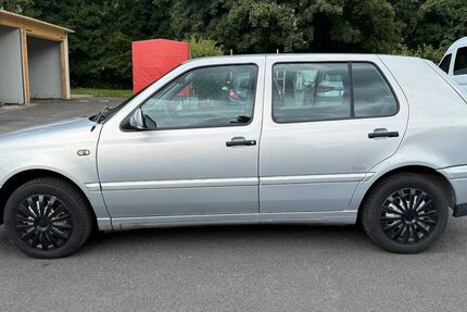 VW Golf 109.995 km 3.300 &euro; Langenfeld 40764
