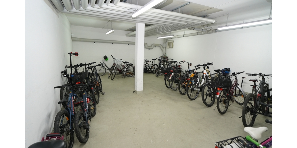 Hier lässt sichs leben! - Traumhafte 4-Zimmer-Wohnung mit 2 Bädern und einer sonnigen Dachterrasse 4 zimmer