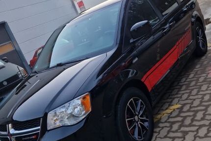 Dodge Grand Caravan 82.500 km 17.900 € Niederkassel 53859