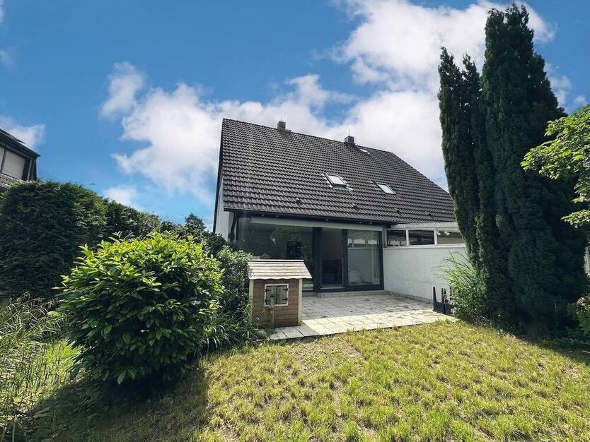 Doppelhaushälfte mit schönem Garten in beliebter Wohnlage