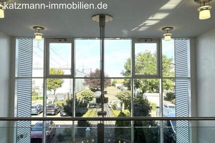 Exklusives Büro-Verwaltungs-Schulungsgebäude mit Staffelgeschoss u. großem Grundstück (3.001 m²) zu verkaufen zimmer