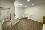 Moderne und großzügige Praxisräumlichkeiten auf zwei Etagen 9 zimmer