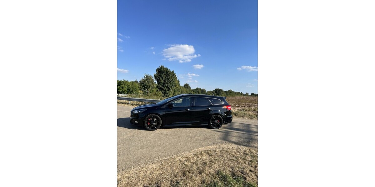 Ford Focus 82.000 km 17.400 &euro; Köln 50667