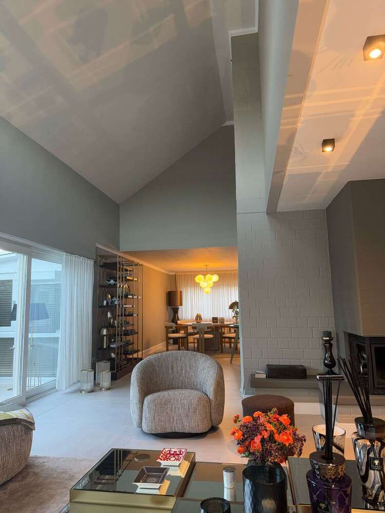 Haus zum Kaufen in Wachtberg 1.450.000 € 403 m²