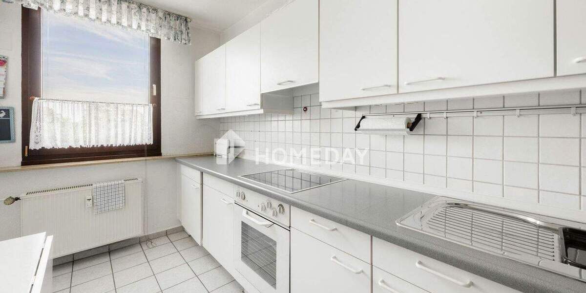 Gut geschnittene Etagenwohnung mit Aufzug, Stellplatz und Süd-West Loggia 3 zimmer