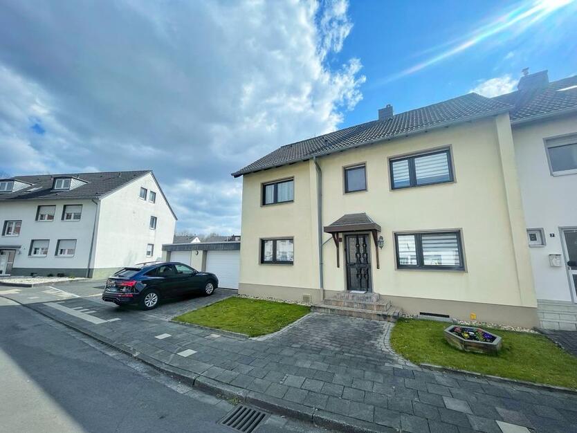 Einfamilienhaus mit großem Grundstück in ruhiger Wohnlage
