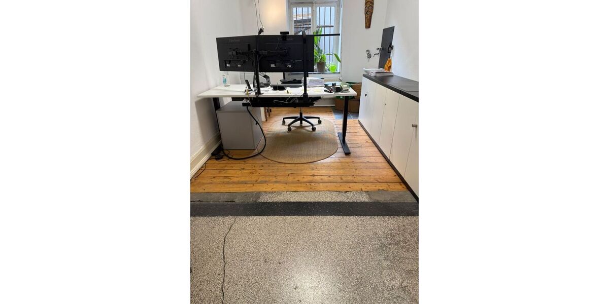 2 helle Laden-Bürofläche mit zwei Eingängen in Köln-Neustadt-Süd. Ideal für Coworking, Start-ups oder Agenturen. Ab 01.07.2026 frei, aktuell als Shared Office mit Reisebüro genutzt. - Gewerbeobjekt Köln Neustadt/Süd | Angebot:26832792
