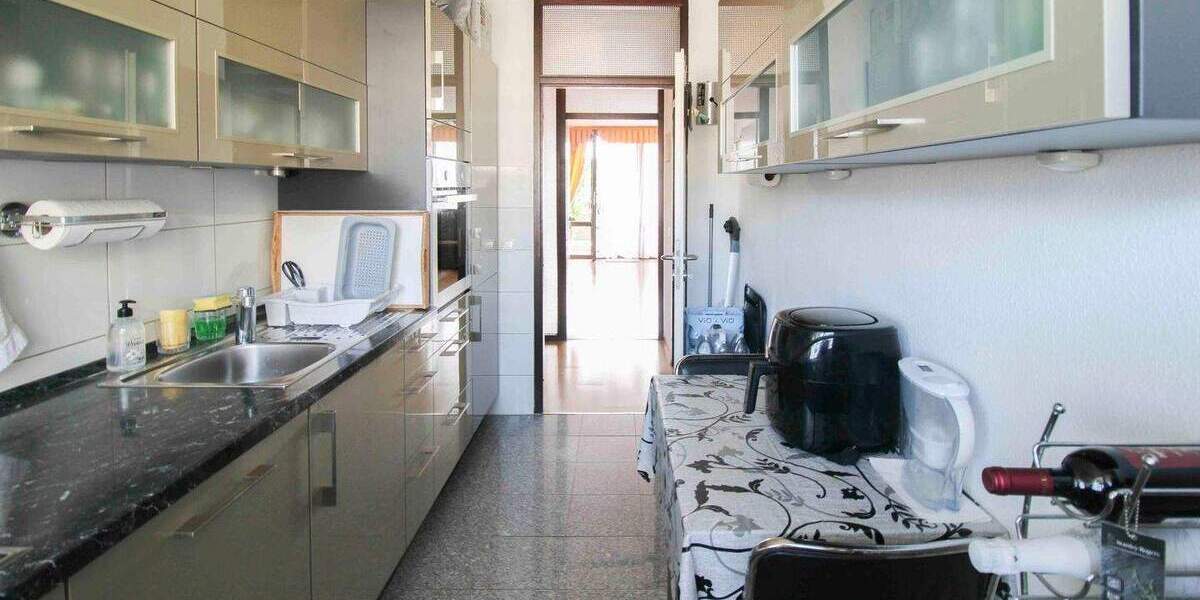 Charmante Barrierefreie 3-Zimmer-Wohnung mit zwei Balkonen und Tiefgaragenstellplatz in Köln-Weiden 3 zimmer