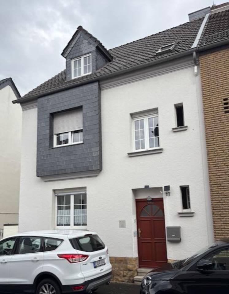 Einfamilienhaus + Garten provisionsfrei, 8 Zimmer 2 Bäder 53879