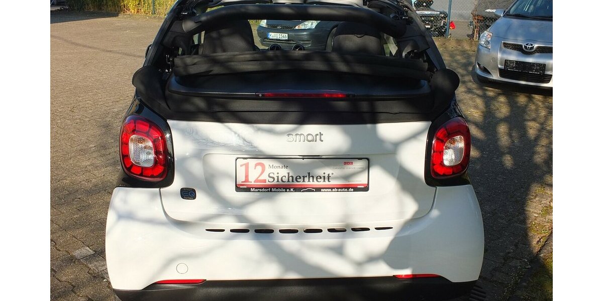 Smart ForTwo EQ PASSION NAVI KLIMAAUTOM SITZHEIZUNG 35.284 km 10.710 &euro; Köln 50858