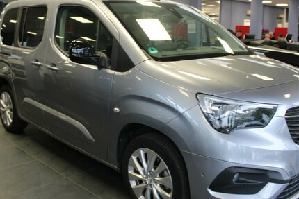 Opel Combo-e Life Ultimate 27.035 km 21.980 € Euskirchen 53881