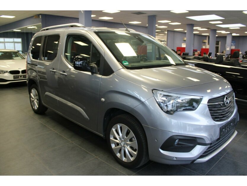 Opel Combo-e Life Ultimate 27.035 km 21.980 € Euskirchen 53881