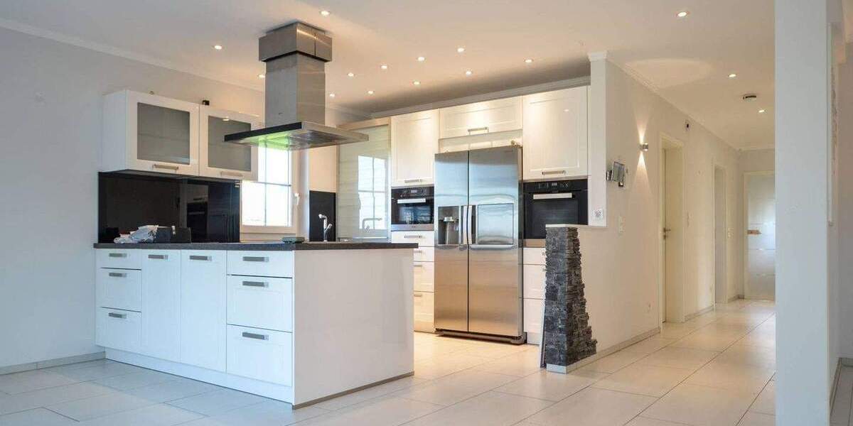 Neubaucharakter trifft Wohlfühloase: Hochwertig ausgestattetes Einfamilienhaus mit Außenpool! 6 zimmer