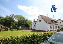 Einfamilienhaus mit großem reizvollem Grundstück und 2 Garagen in Königswinter