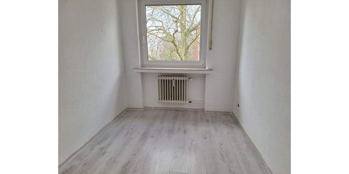 Gut vermietete sanierte 4-Zimmer-Wohnung mit Sonnenbalkon 4 zimmer