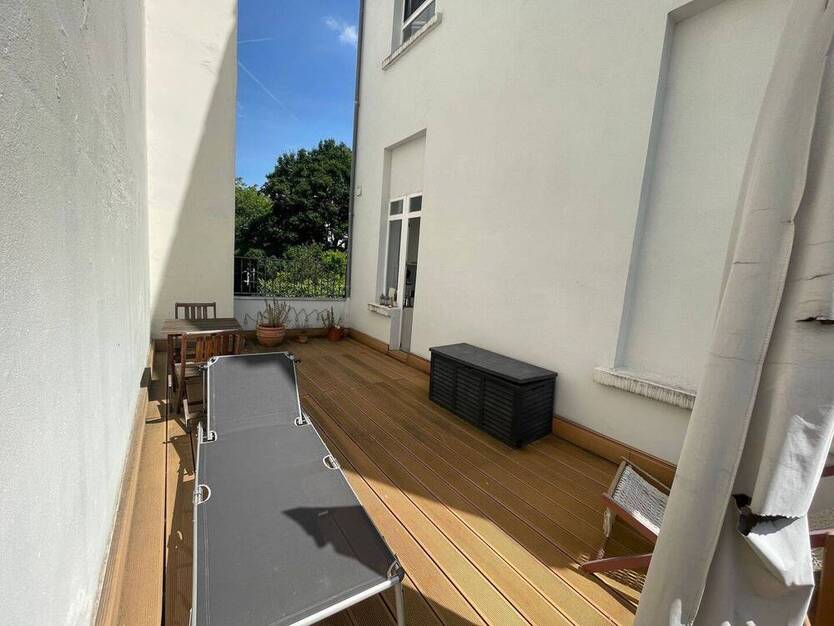 TOP in gepflegtem Stil-Altbau: 1-Zi-Appartment mit großer Terrasse in Bonn-Zentrum