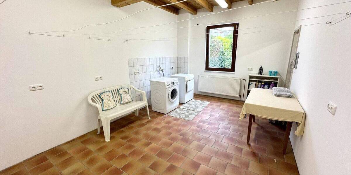 Großes Einfamilienhaus mit Einliegerwohnung in Leverkusen - Quettingen 6 zimmer