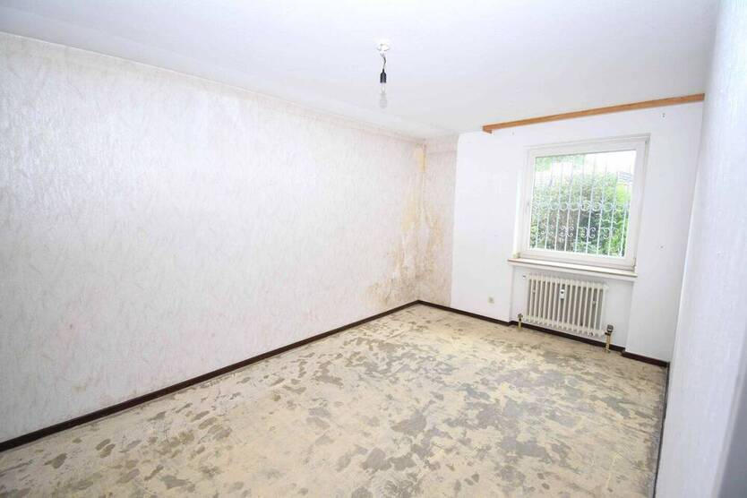 Schöne 4 Zi. Wohnung mit 2 Balkonen, zus. Hobbyraum, Garage u. Gartennutzung