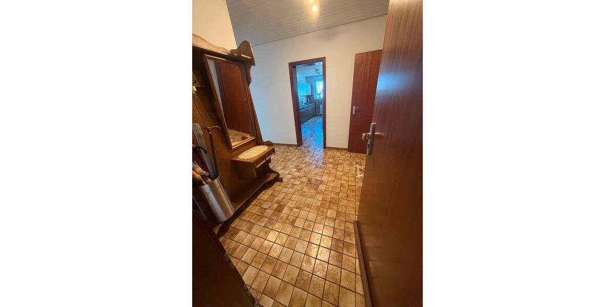 Etagenwohnung Köln Porz - 5 Zimmer, 143 m&sup2;, 2.100&euro; | Angebot:25349054