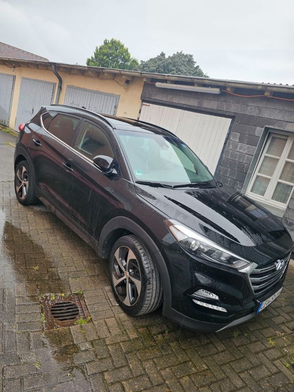 Hyundai TUCSON 120.000 km 13.900 € Leverkusen 51373