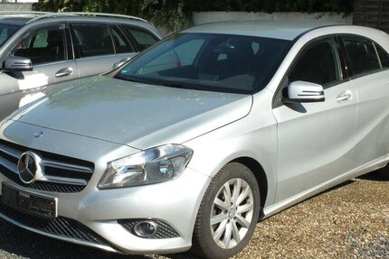 Mercedes-Benz A 180 STYLE NAVI SHZ MFL LMF TEILLEDER alle Inspek 92.145 km 10.904 &euro; Köln 50858