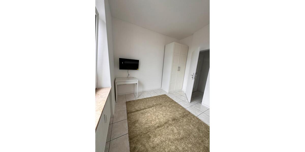 Etagenwohnung Köln Ehrenfeld - 17 Zimmer, 28 m&sup2;, 760&euro; | Angebot:26439659