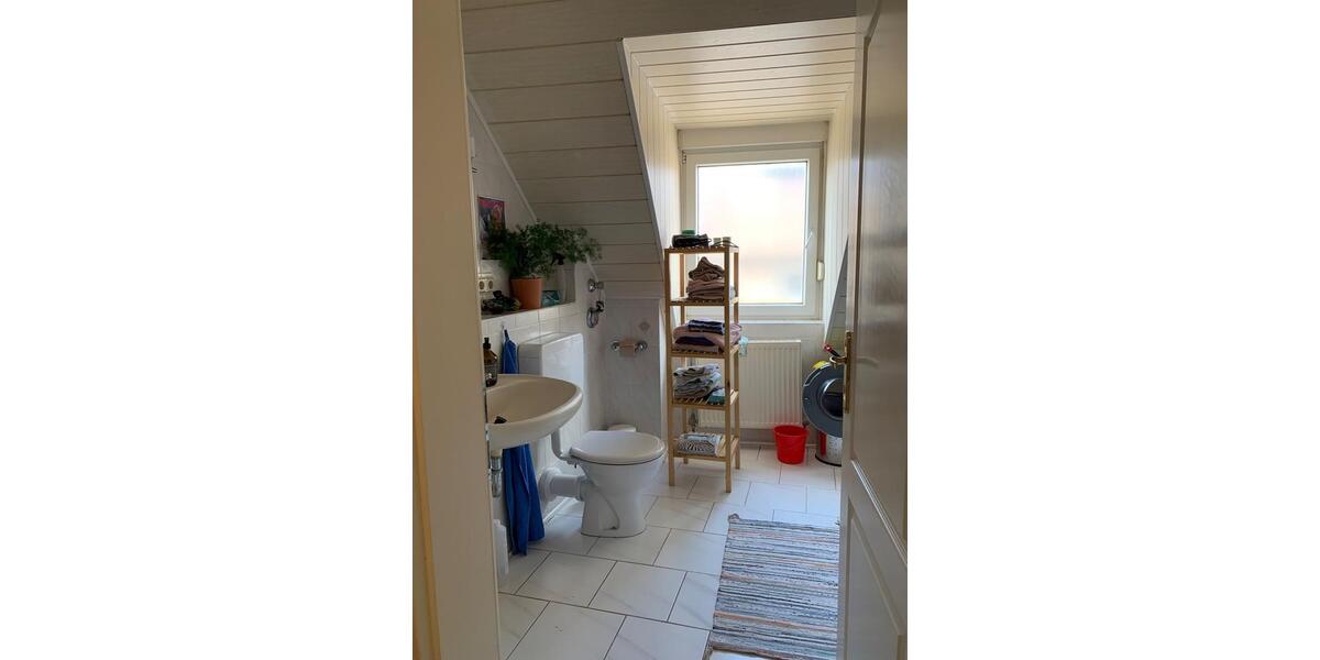 Dachgeschoßwohnung Bonn Tannenbusch - 3 Zimmer, 170 m&sup2;, 547&euro; | Angebot:26256381