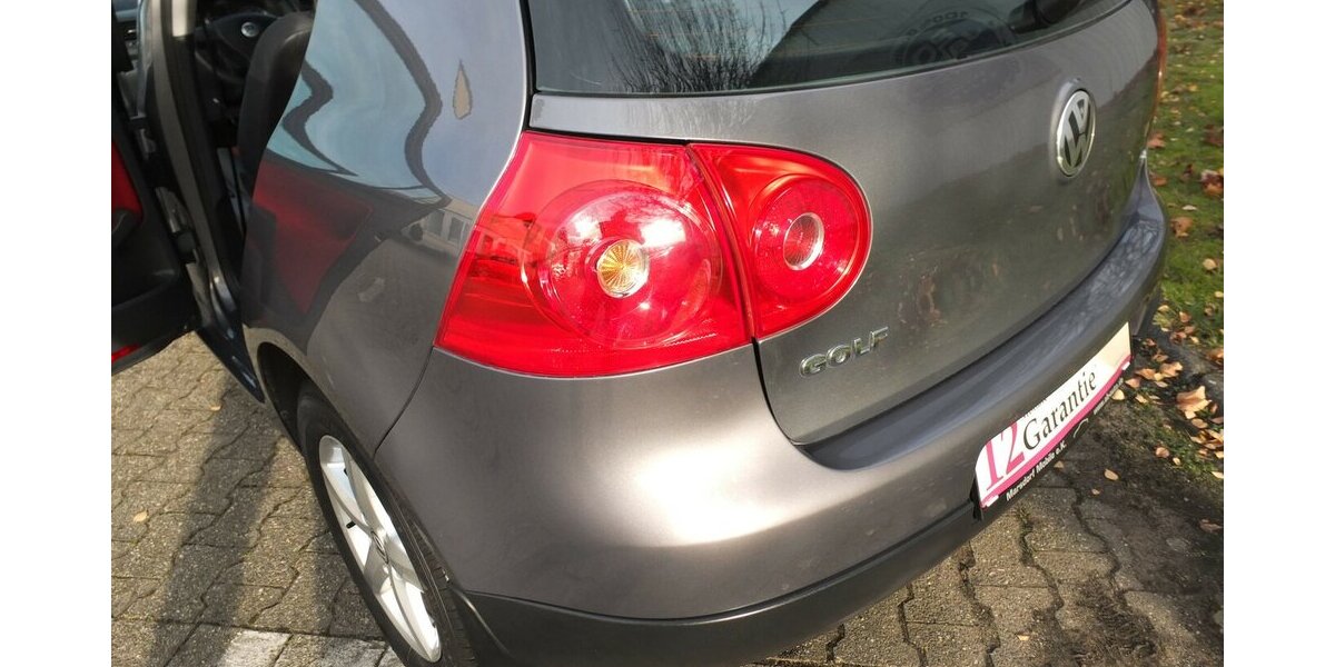 VW Golf TRENDLINE KLIMAAUTOMATIK 5-TÜRIG 132.115 km 4.904 € Köln 50858