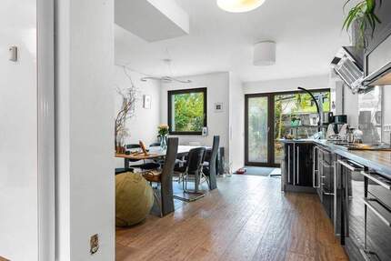 Gehobene Ausstattung und barrierearm: Großzügige 4-Zimmer-Wohnung mit Garten in Bestlage von Refrath 4 zimmer