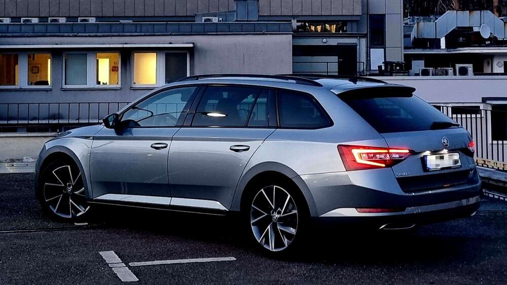Skoda Superb 117.000 km 22.350 &euro; Köln 50829