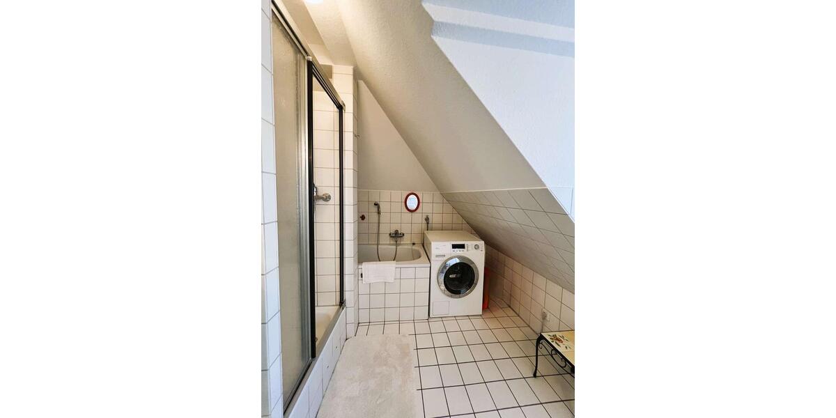 Dachgeschoßwohnung Bonn Gronau - 2 Zimmer, 65 m&sup2;, 1.200&euro; | Angebot:23871825