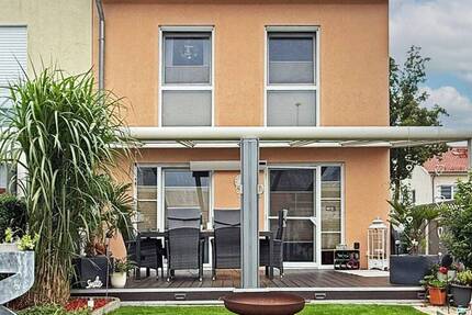 Modernes Reihenendhaus mit Gartenidylle zum Ankommen und Verweilen